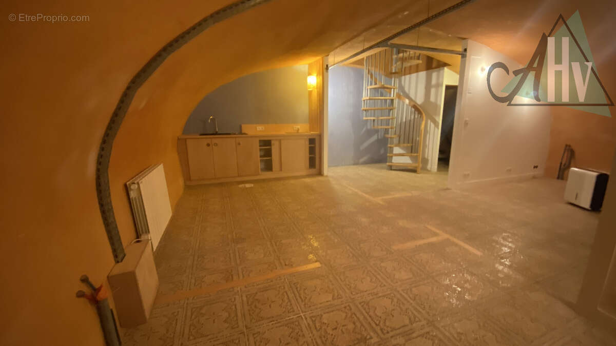 Appartement à VENEUX-LES-SABLONS