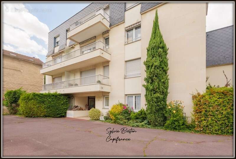 LIVRY GARGAN - Deux pièces en rez de chaussée avec jardin, cave et garage - photo 9