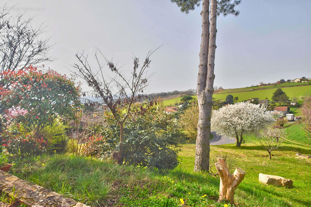 Maison à CHAZAY-D'AZERGUES