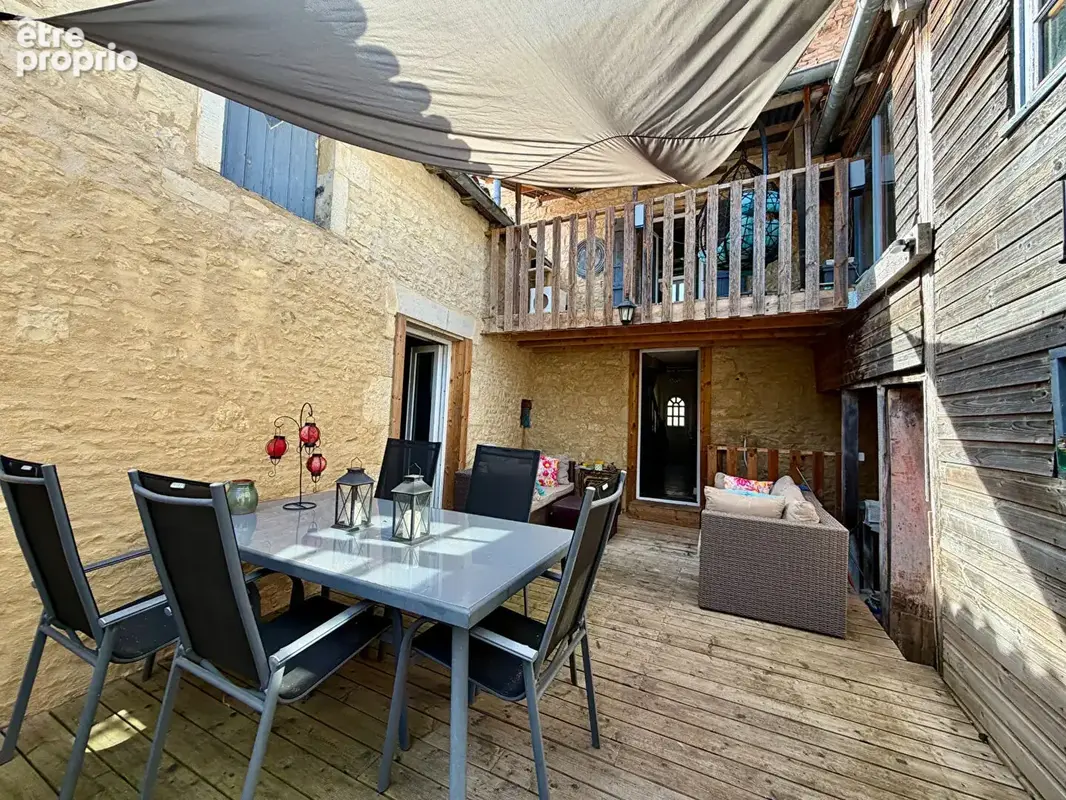 Belle maison de ville de caractère avec de beaux volumes, jardin privé au coeur de Ruffec - photo 11