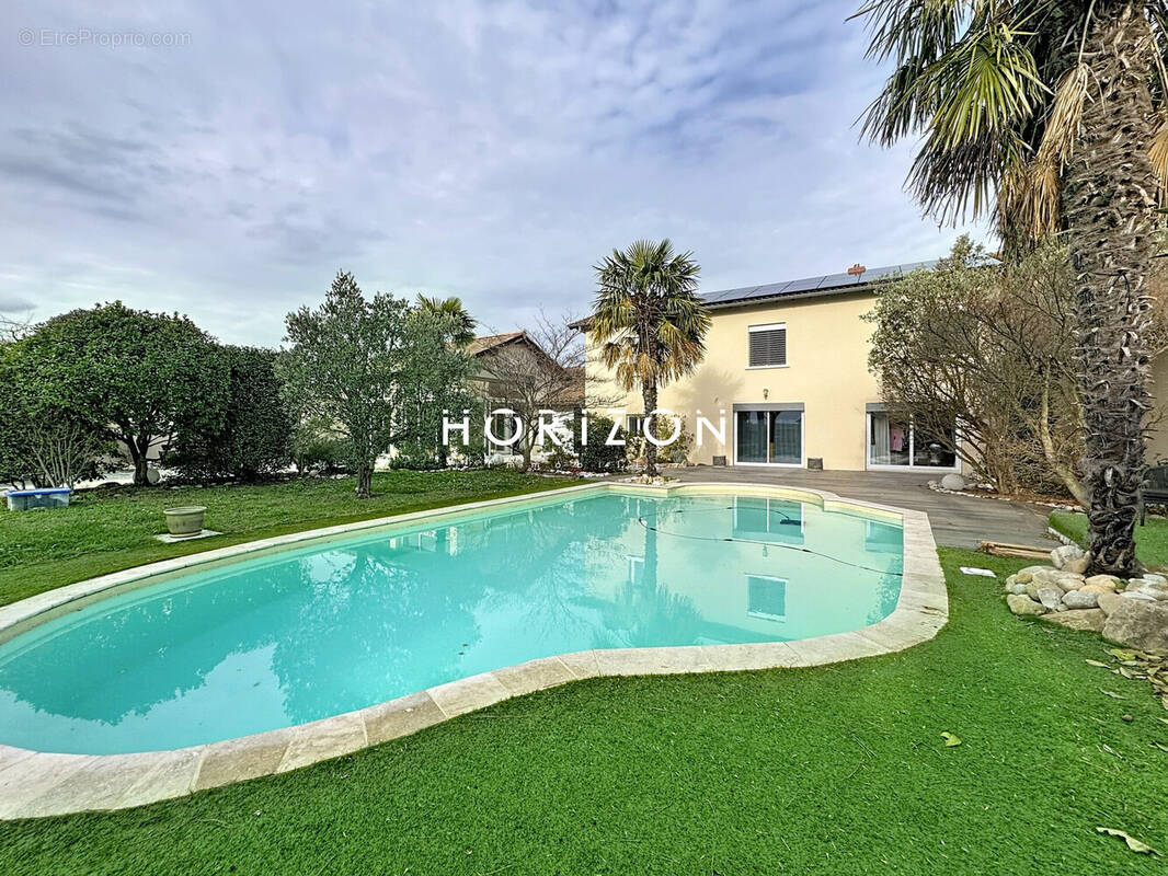 Maison à ROMANECHE-THORINS