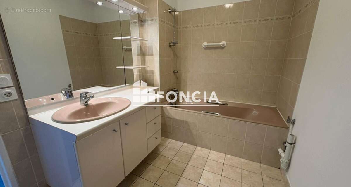 Ambilly, proche douane de mon idée, T3 de 80m2 avec parking extérieure et garage - photo 9