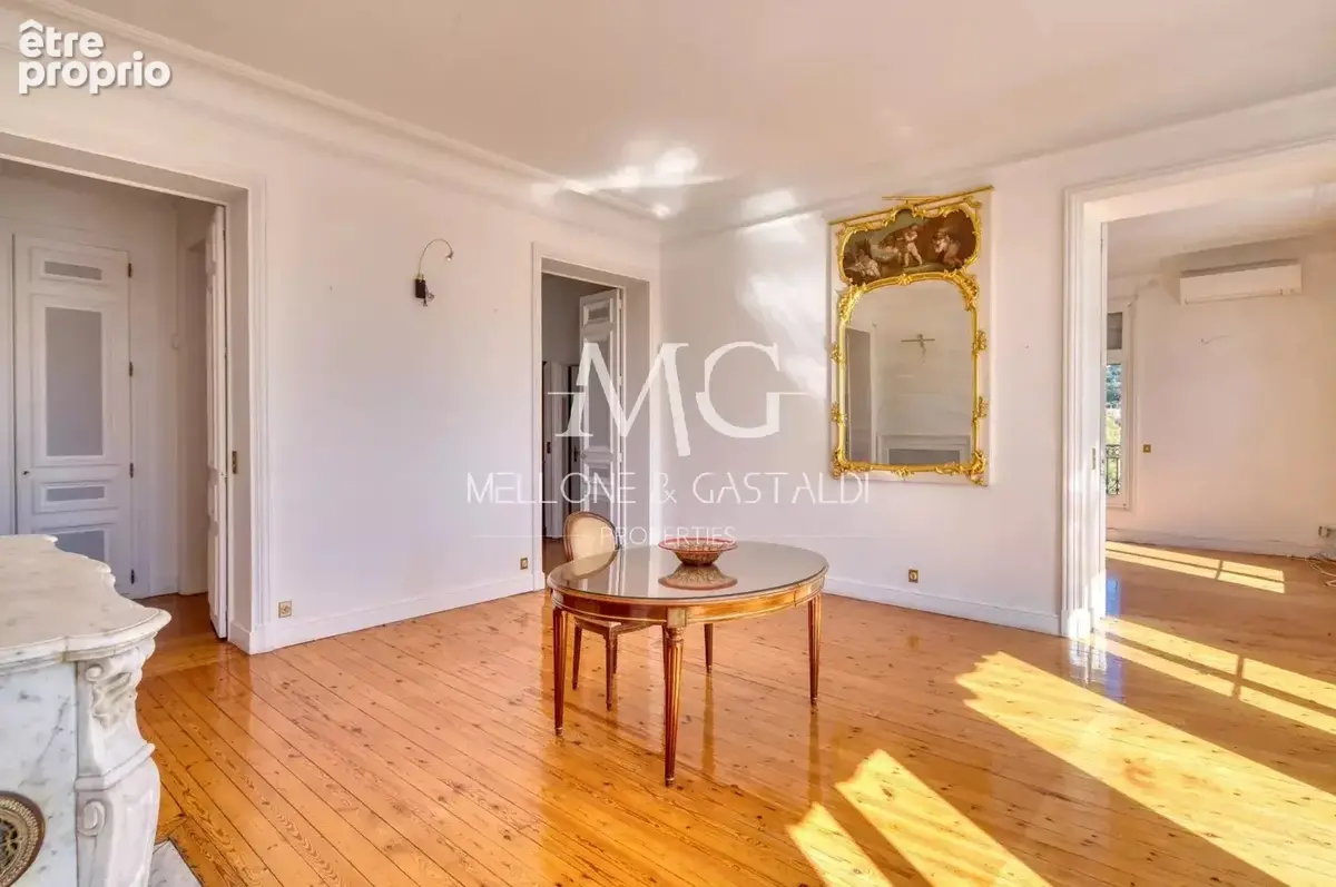 Cannes – Dernier étage bourgeois de 239 m² – Terrasse vue mer – Garage - photo 6