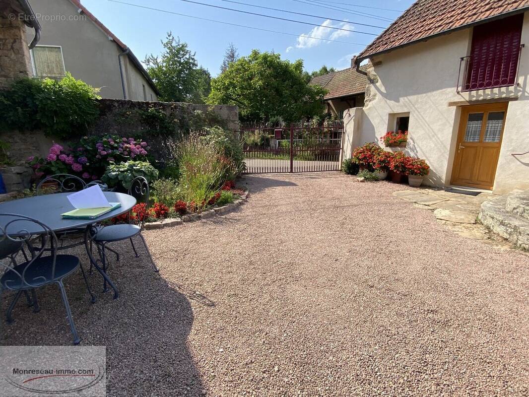 Maison à PRESSY-SOUS-DONDIN