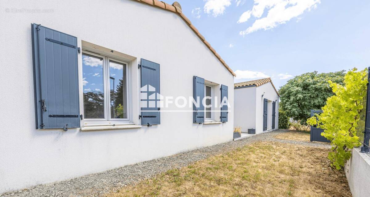 Maison à VOUILLE