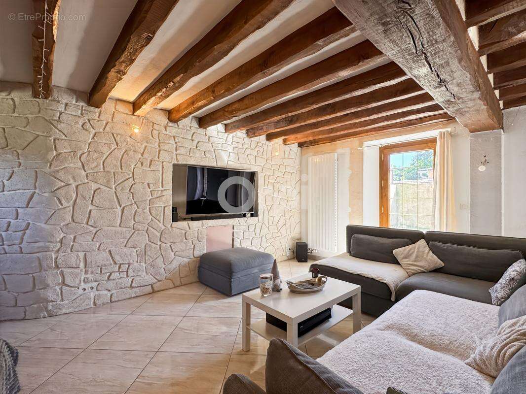 Propriété familiale à 1h de Paris avec seconde habitation indépendante et deux garages - photo 7