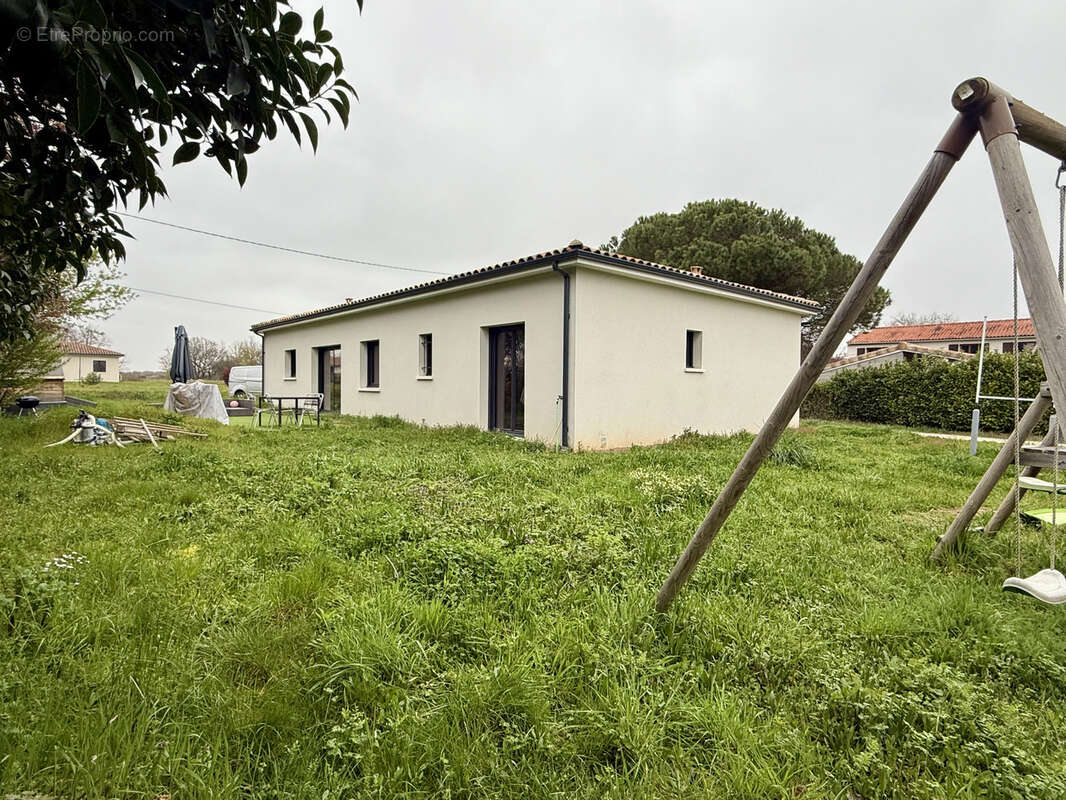 Maison à MONTAIGUT-SUR-SAVE