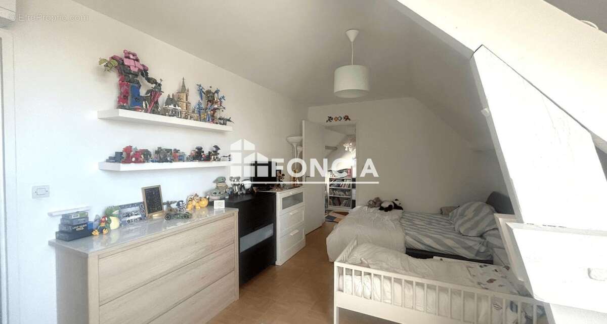 Maison familiale de 160 m2 au sol, quartier calme , proche de toutes les commodités - photo 5