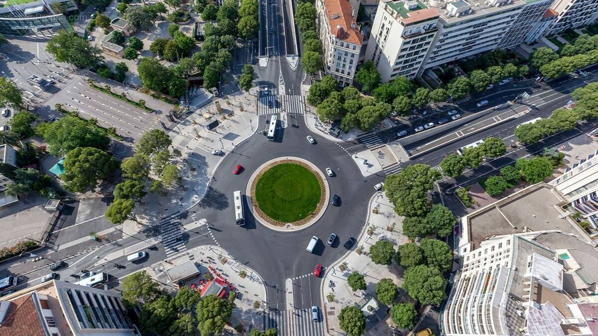 Commerce à MARSEILLE-8E