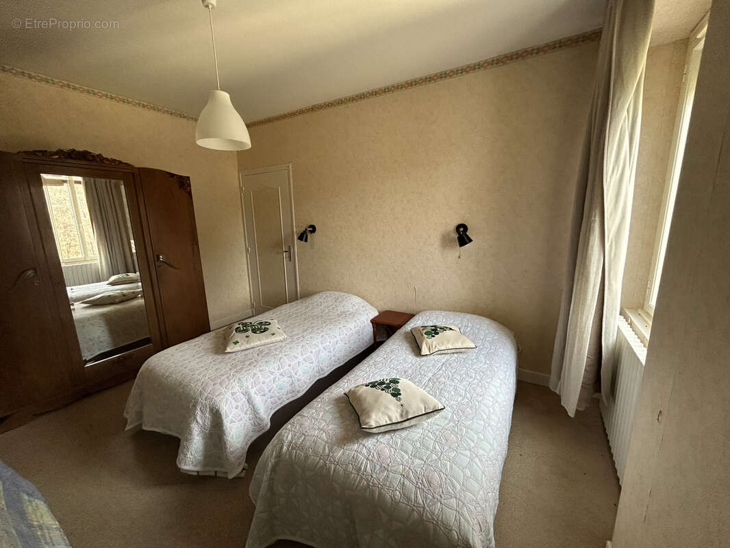 Maison à MONTAIGNAC-SAINT-HIPPOLYTE