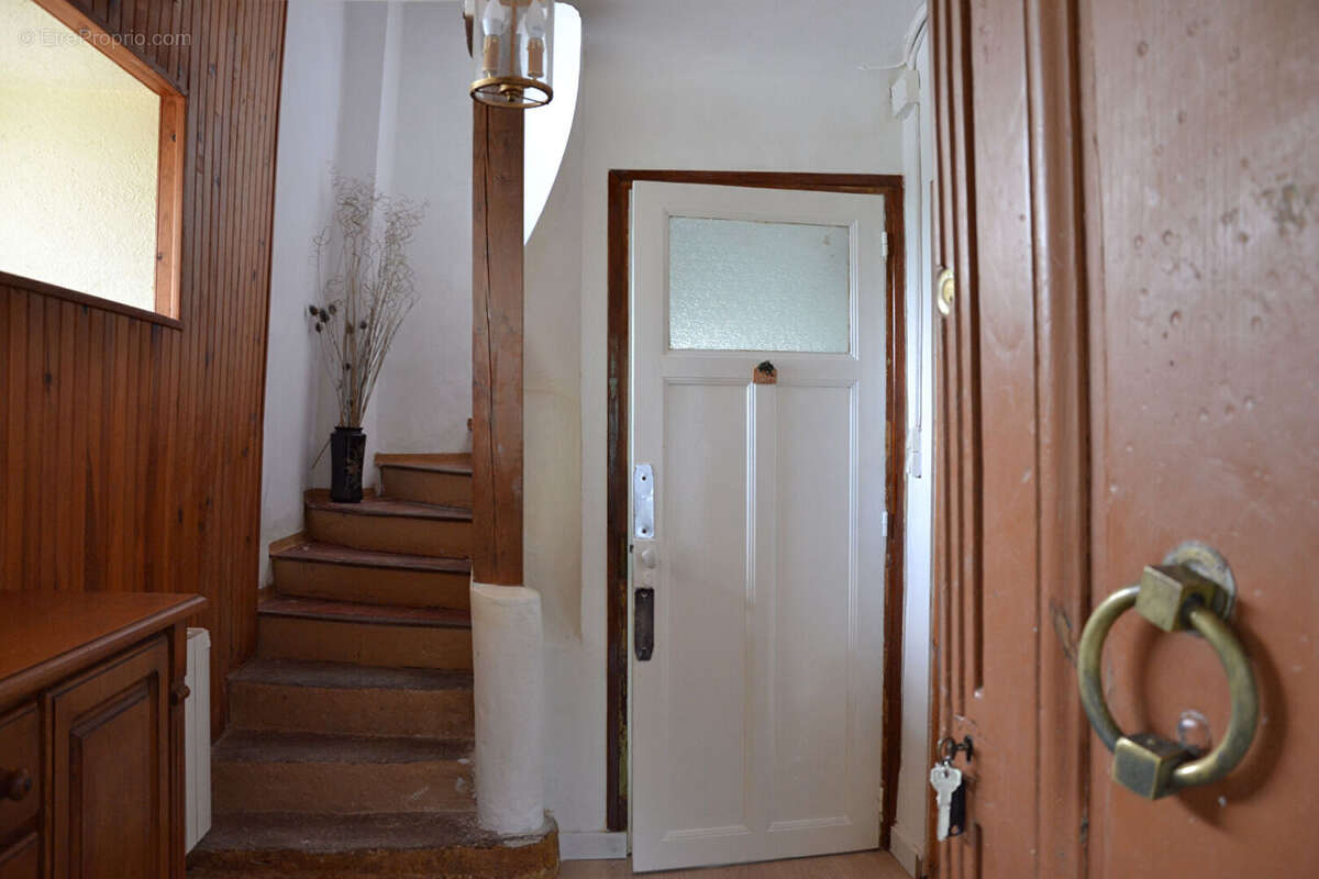 Courniou dans hameau maison T5 avec jardin terrasse garage et annexes - photo 5