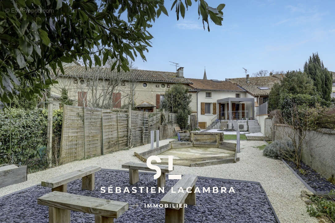 Maison de charme 8 pièces   Rénovation haut de gamme   Garages, atelier & jardin   Cœur de Lisle-sur-Tarn - photo 35