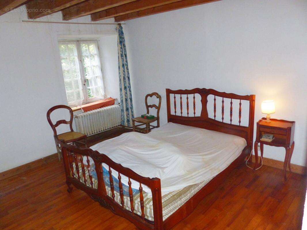 Maison à SAINT-JULIEN-CHAPTEUIL