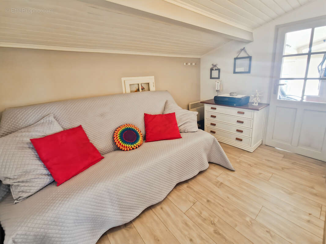 Maison à vendre 3 pièces SAINT - LOUP (17)- Piscine - Garage - Jardin - photo 10