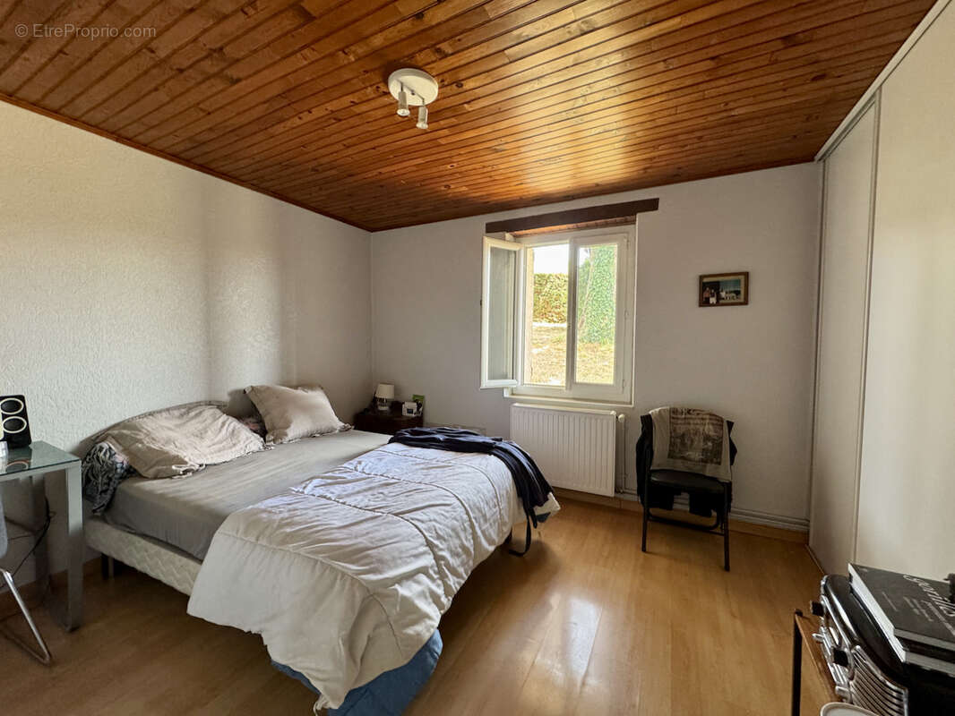 VILLENEUVE SUR LOT, propriété avec rapport locatif possible, grange, piscine et terrain d'environ 4,5ha - photo 25