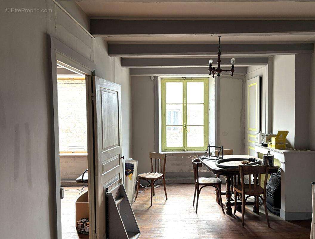 Saint Anthème  63660 immeuble sur trois niveaux plus combles 180 m² - photo 10