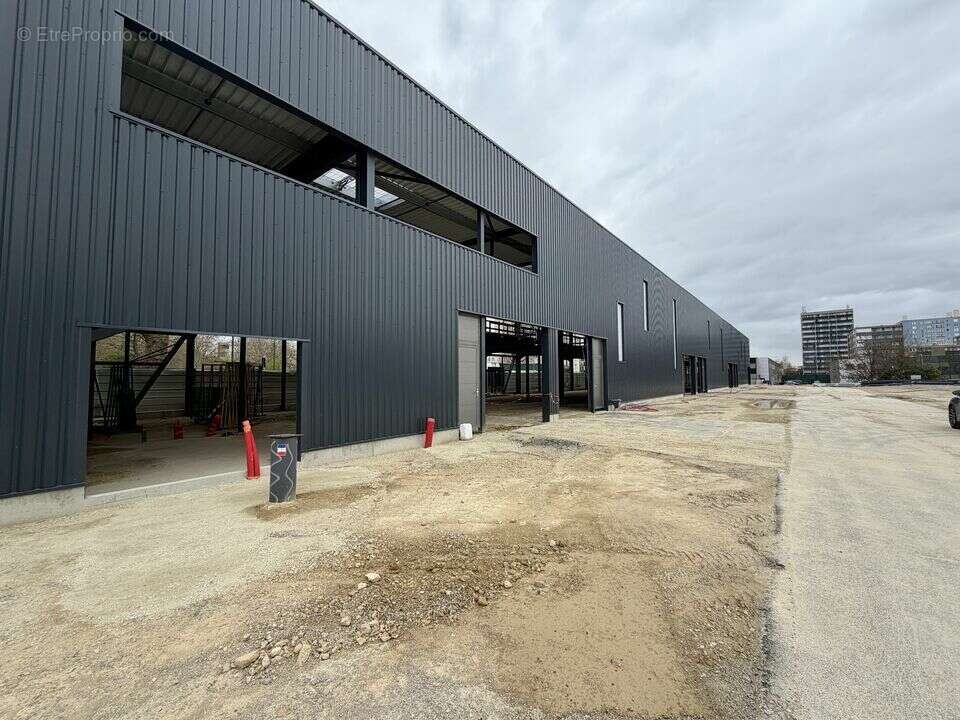 Autre à STAINS