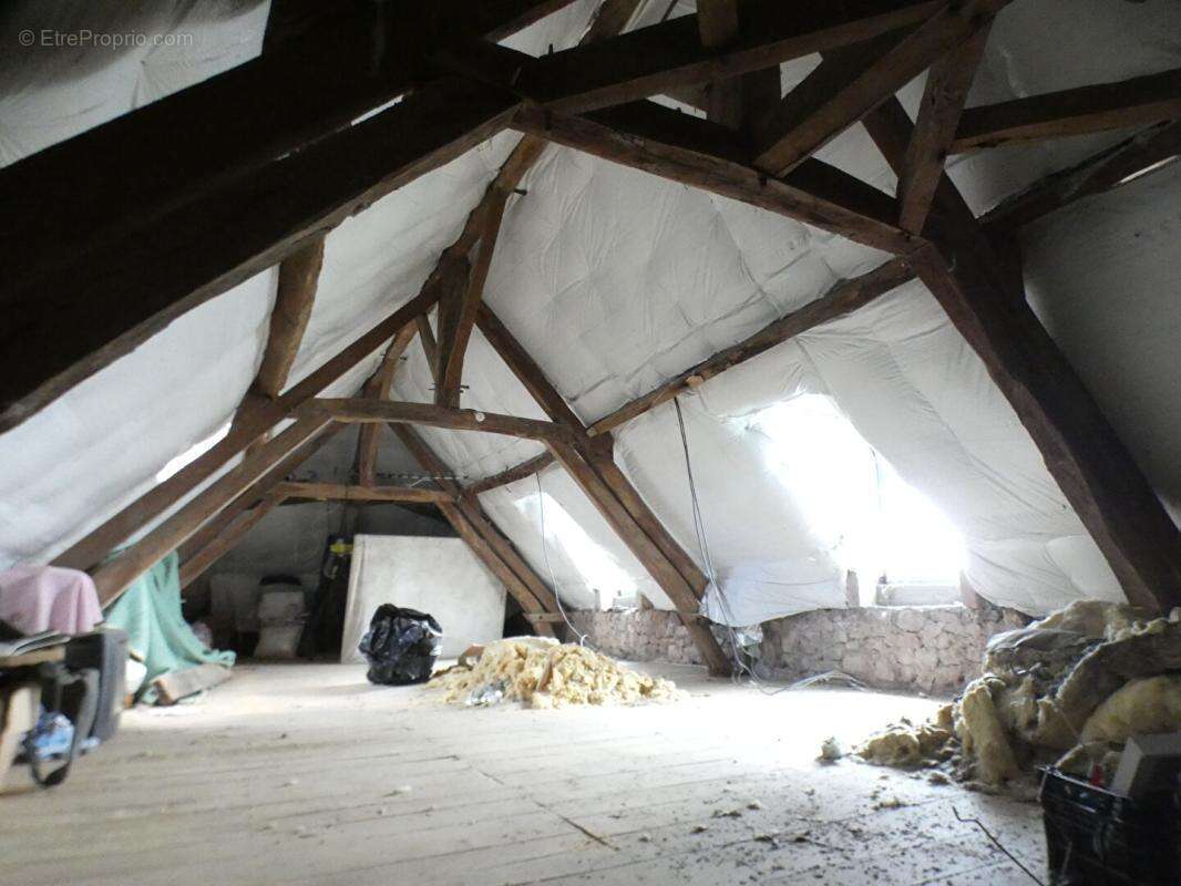 Maison avec 3 chambres entièrement rénovée, grange et four à pain - photo 10