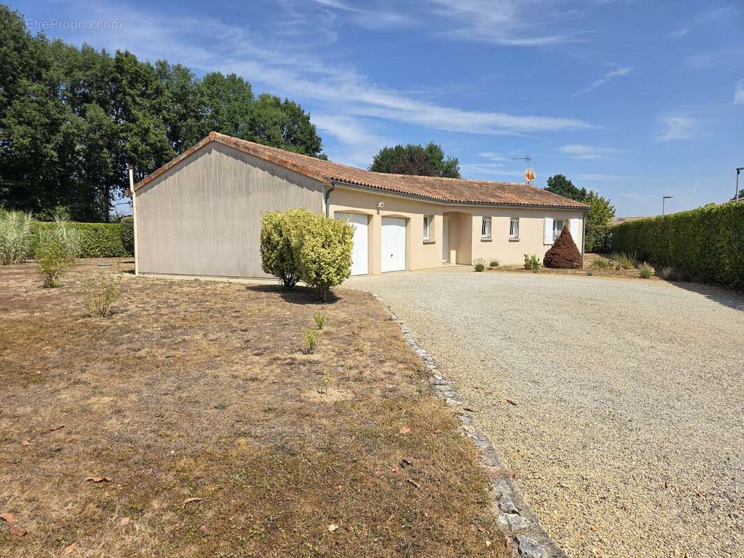 Maison 105 m² à Saint-Julien-L'ars  - photo 2