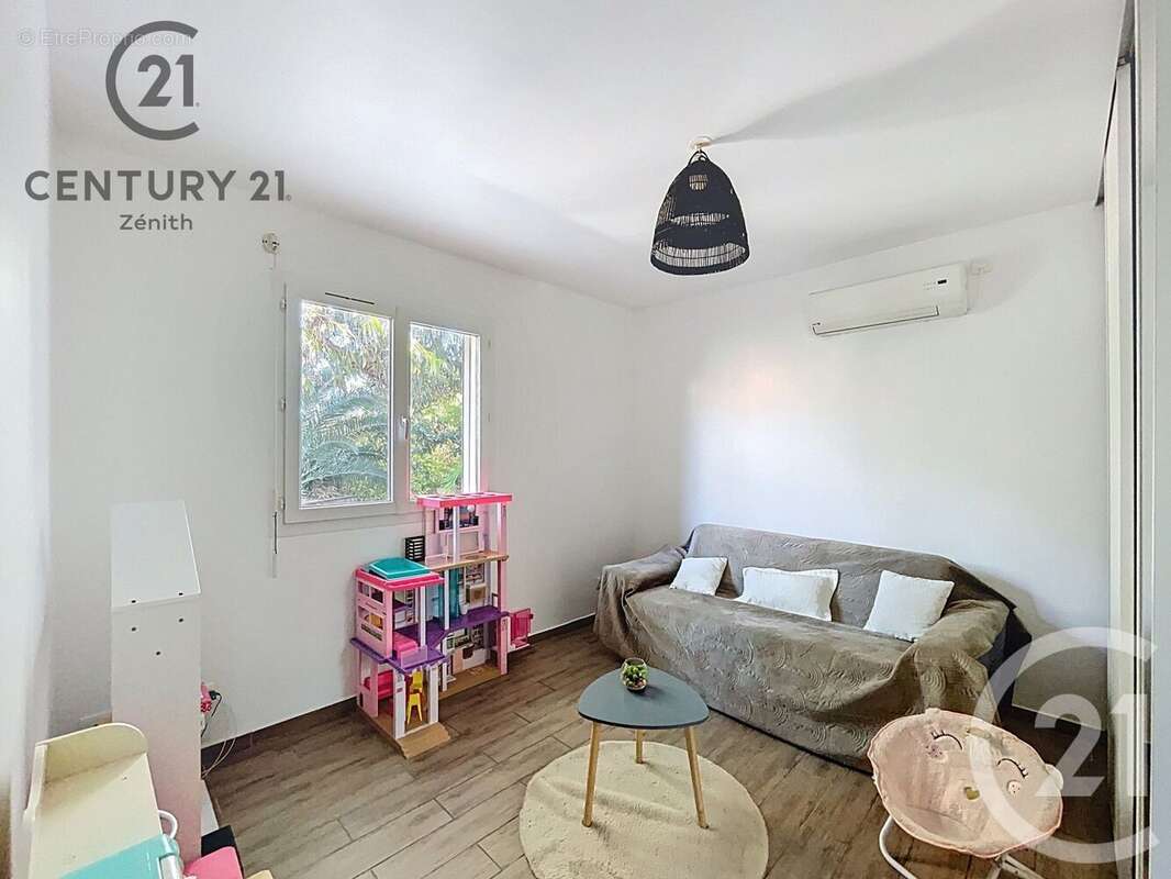 Maison à SAINT-LAURENT-DE-LA-SALANQUE