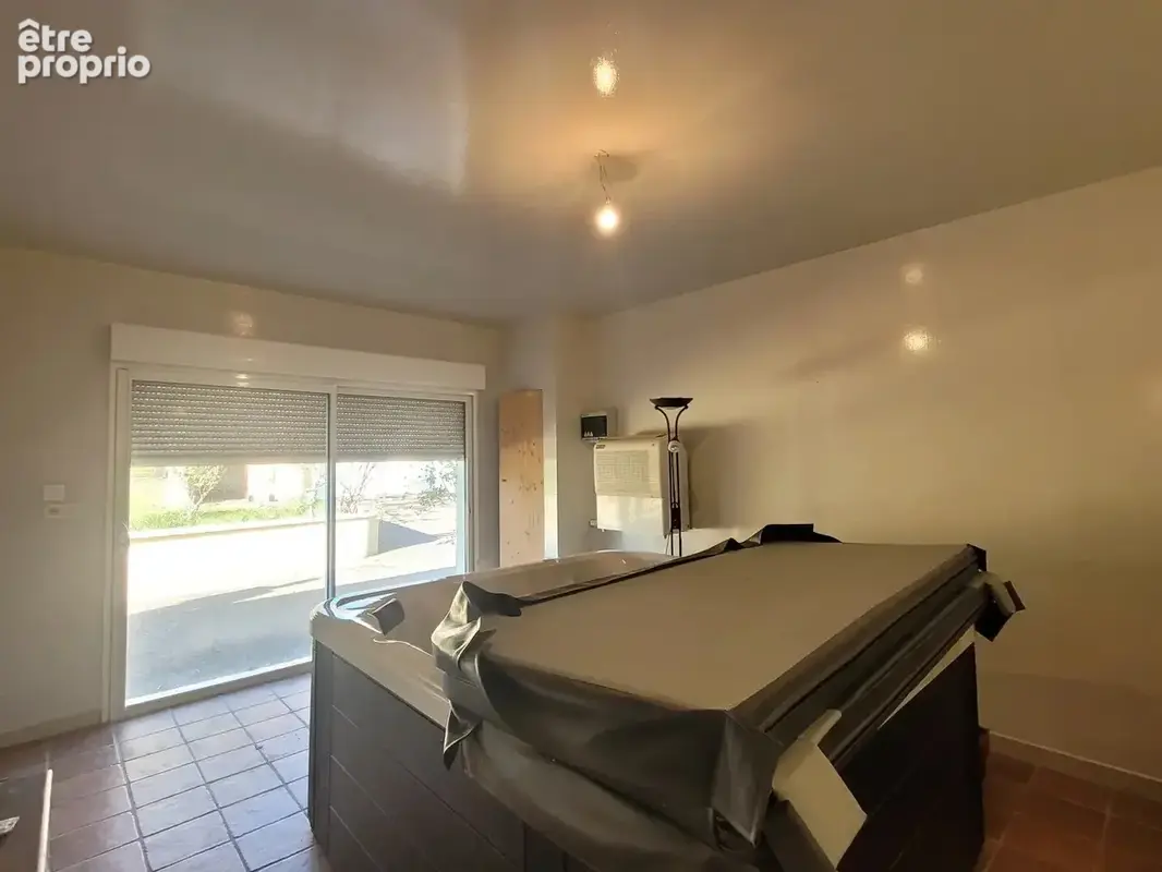Maison récente de plain-pied avec garage sur 2600 m2 de terrain, à 15 minutes de Cahors. - photo 10