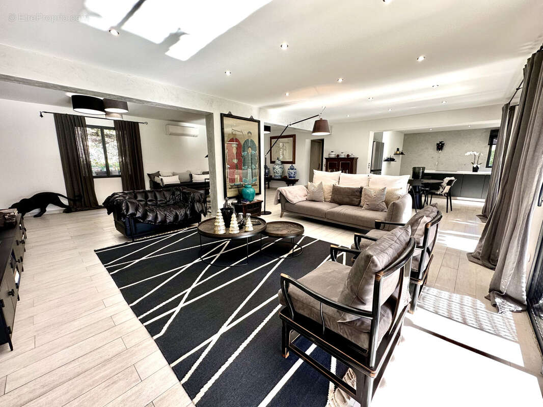 Maison à PLAN-DE-LA-TOUR