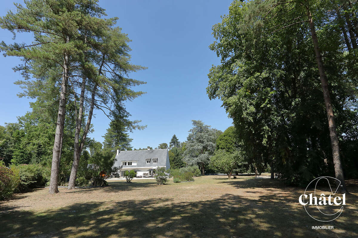 Propriété avec piscine -Une adresse rare à Gouvieux - Centre-ville - photo 15
