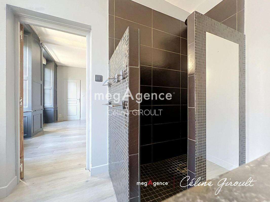 Appartement 3 pièces centre-ville et stationnement privatif - photo 8