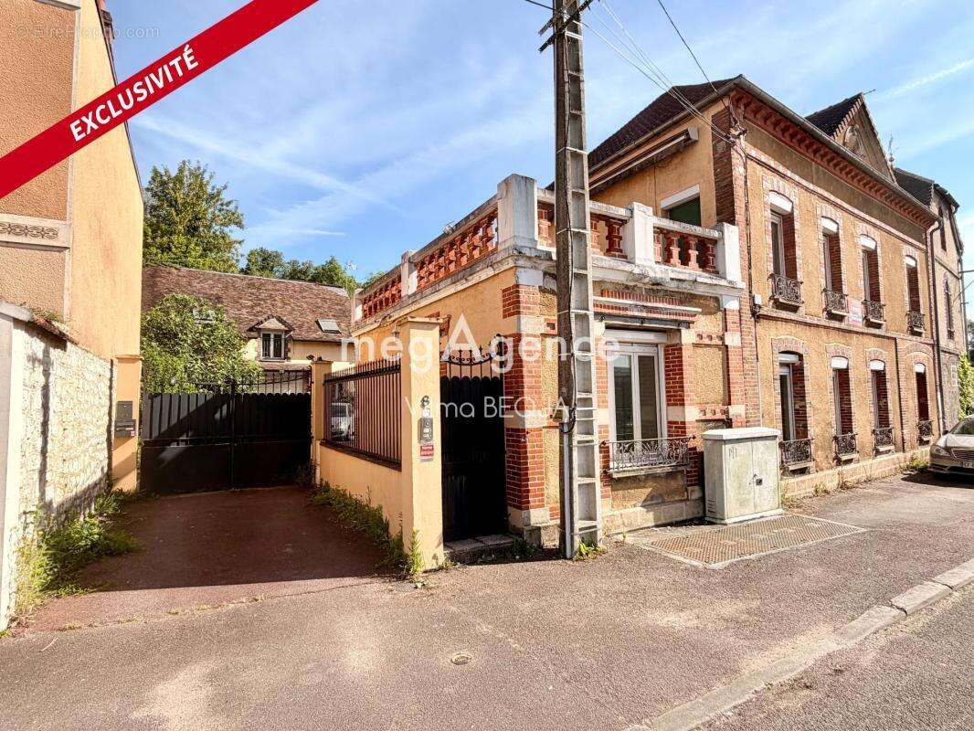 Maison à PARON