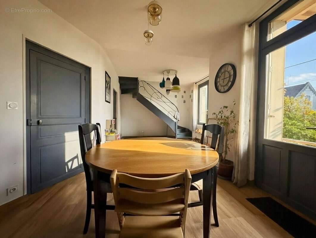 Maison à MONTREUIL-BELLAY