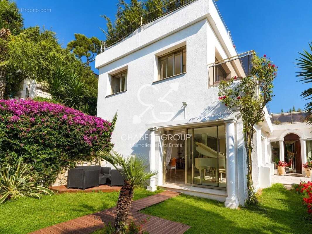 Villefranche-sur-mer - villa - 5 pièces - 237 m² - jardin paysager - rooftop - appartement de service 2 pièces - vue mer panoram - photo 5