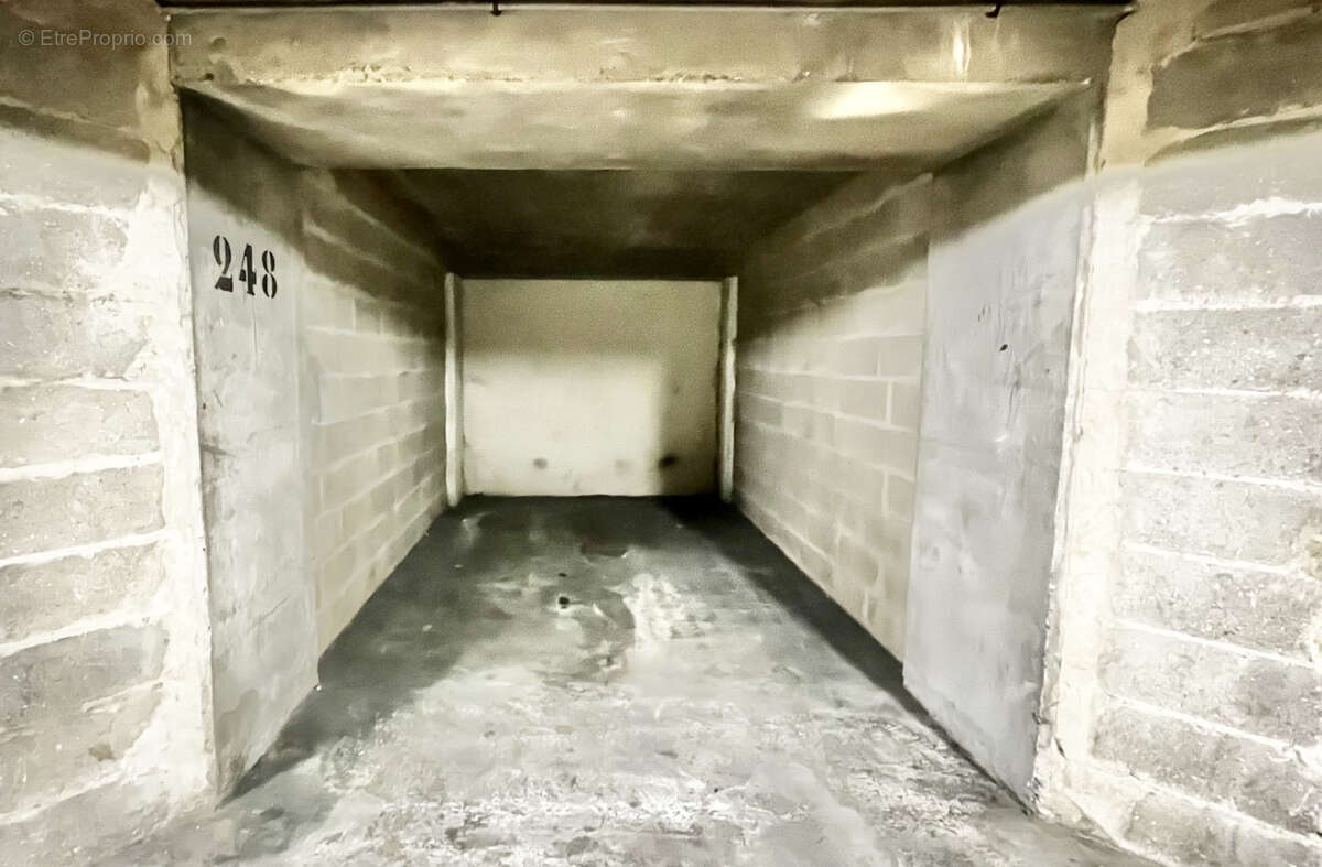 Parking à PARIS-19E