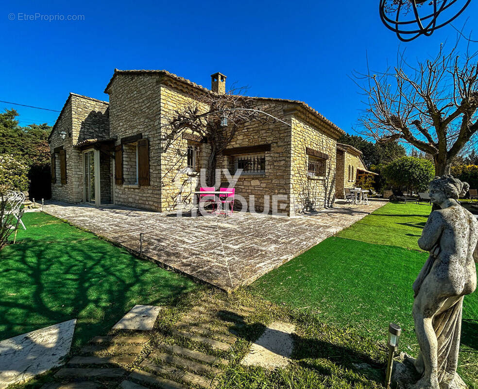 Maison à L'ISLE-SUR-LA-SORGUE