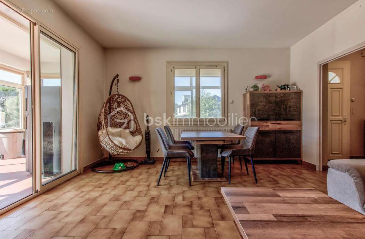 Maison à MONTELIMAR