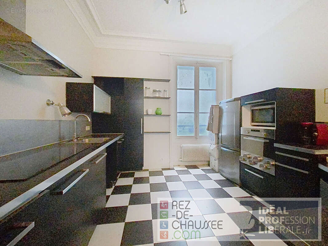 Appartement style atelier rue ruhmkorff. - photo 3