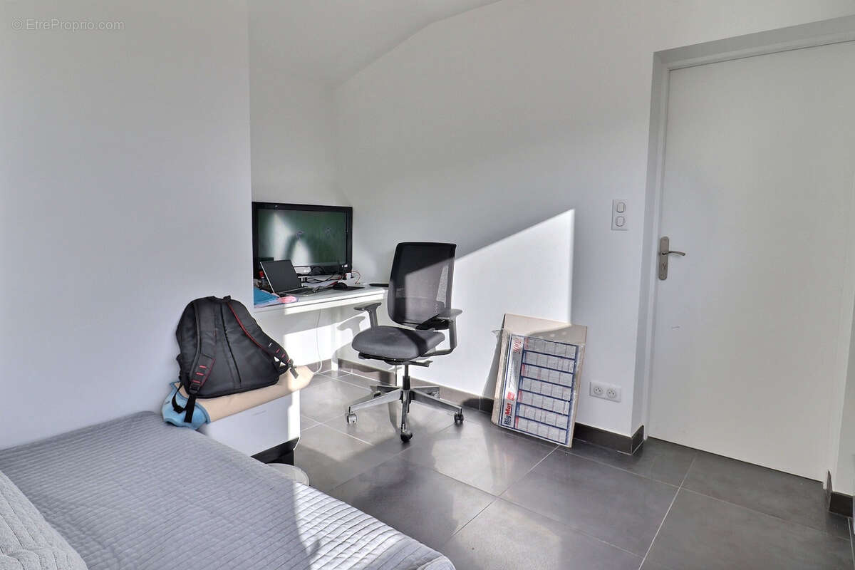 Maison à SAINT-CLEMENT-DE-RIVIERE