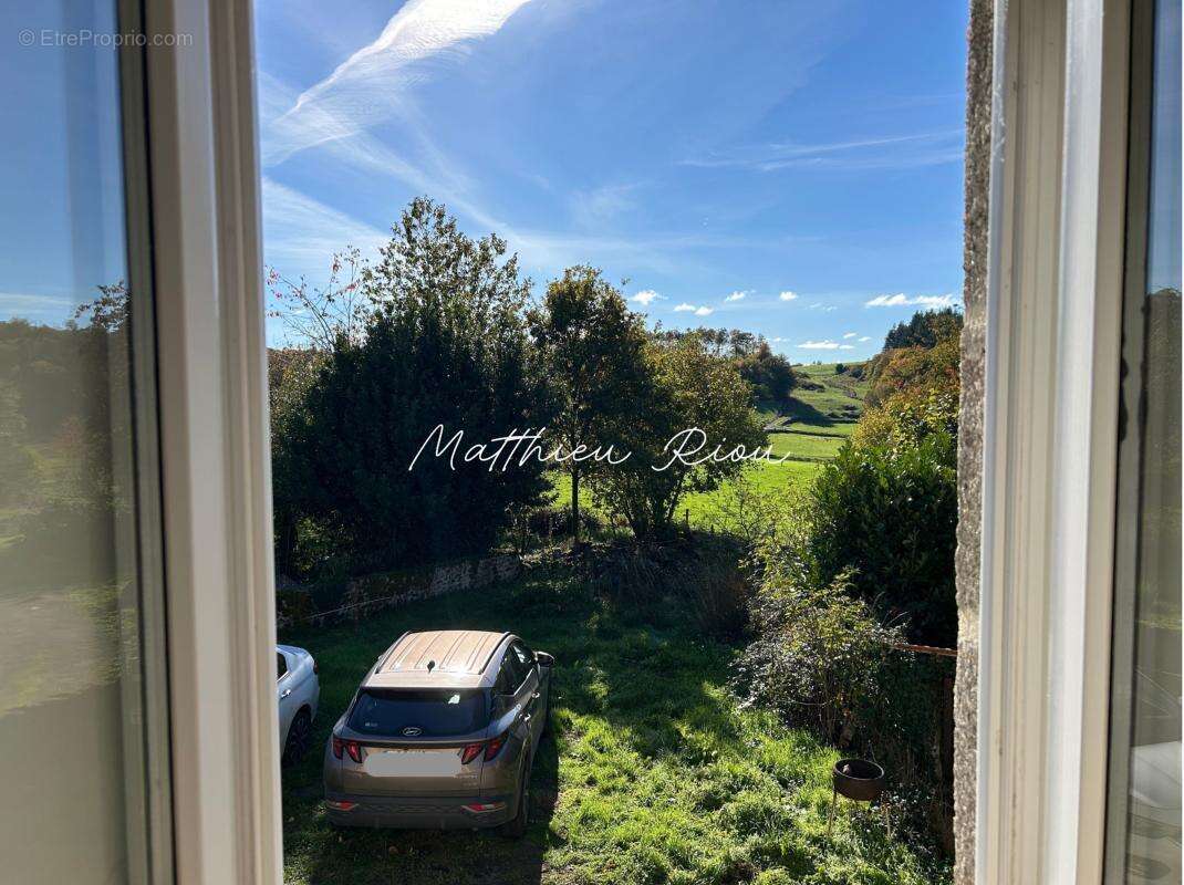 Maison à SAINT-ETIENNE-DE-FURSAC