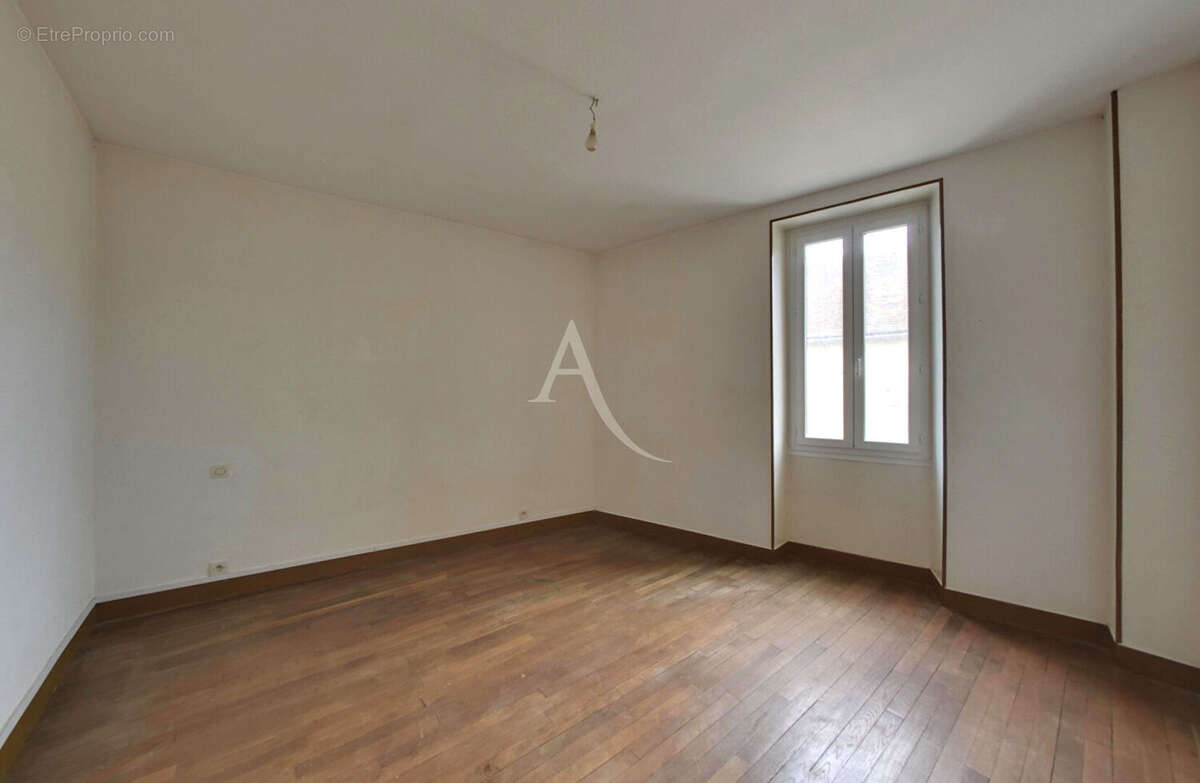 Maison à MAILLY-LA-VILLE