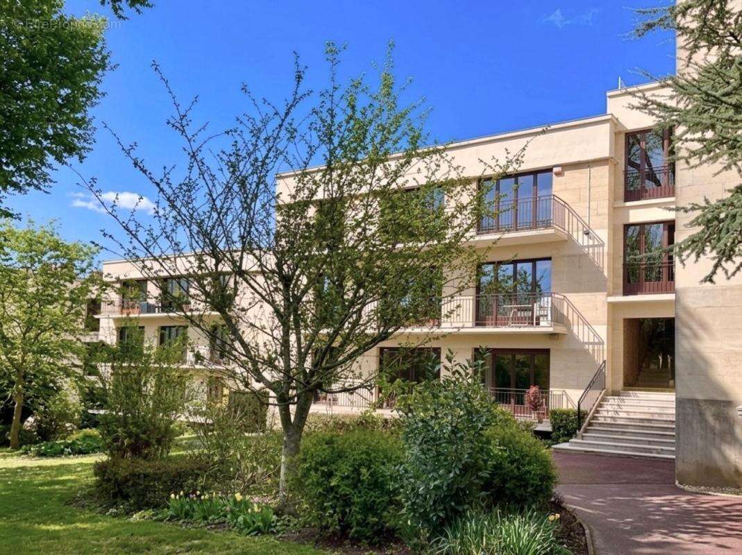 Appartement à SAINT-NOM-LA-BRETECHE