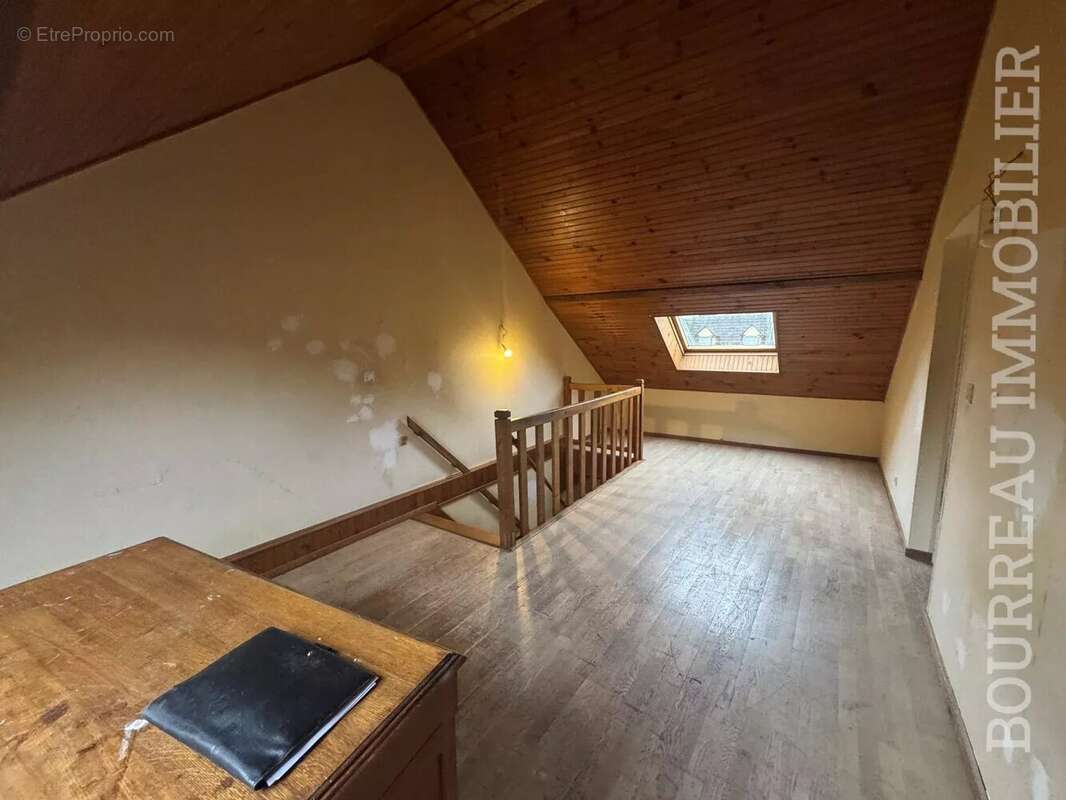 Maison à LA CELLE-SAINT-CYR