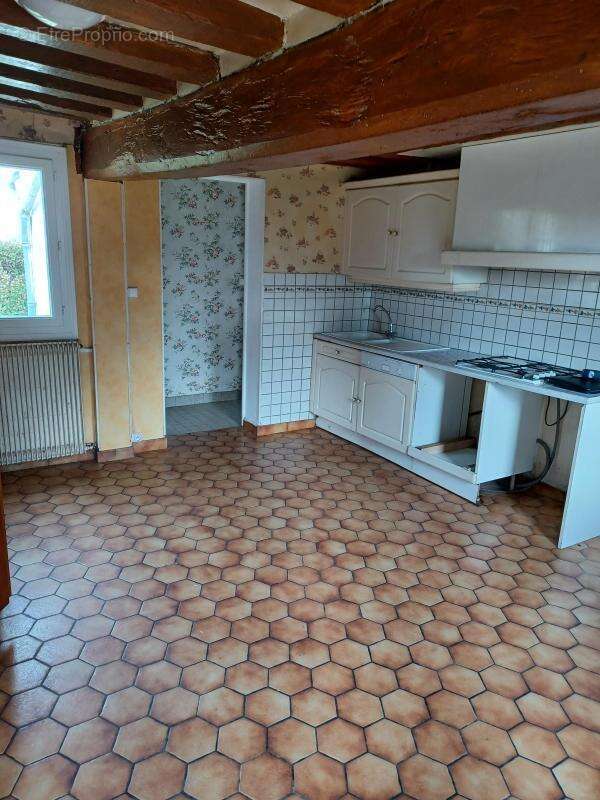 Maison de caractère avec dépendances et terrain de 3 897 m² à Notre Dame du Hamel - photo 3