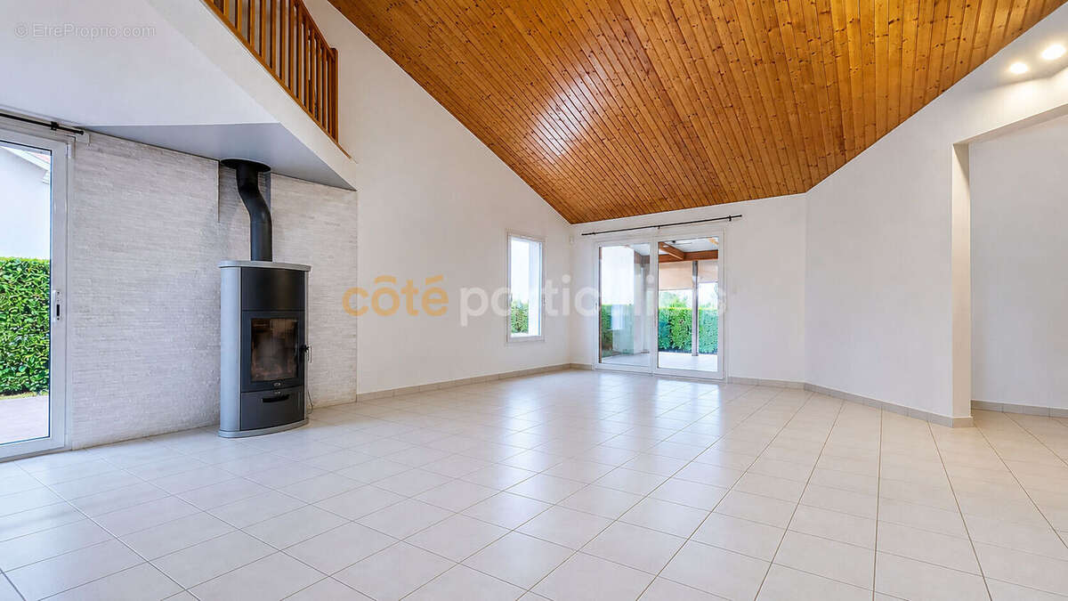 Sous compromis -- la roche-sur-yon -- quartier belle place -- maison 5 pieces -- 159 m2 -- jardin -- veranda - photo 3
