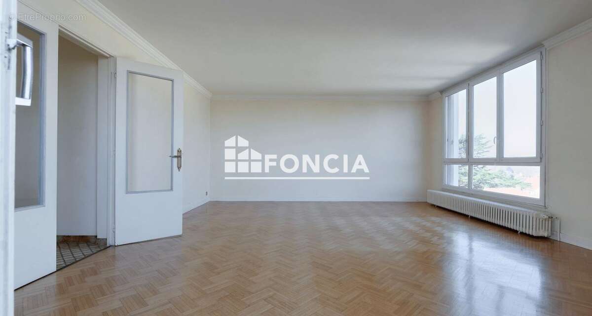 Appartement à CORBEIL-ESSONNES