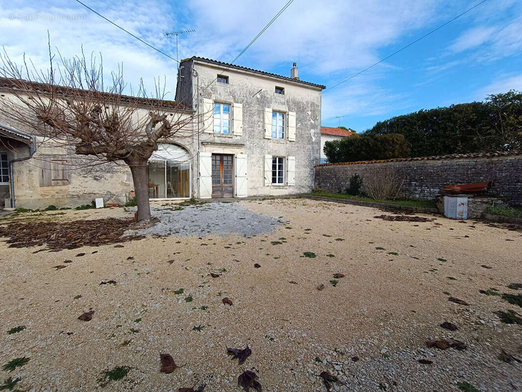 Maison 5 pièces 197 m²  Foussignac - photo 2
