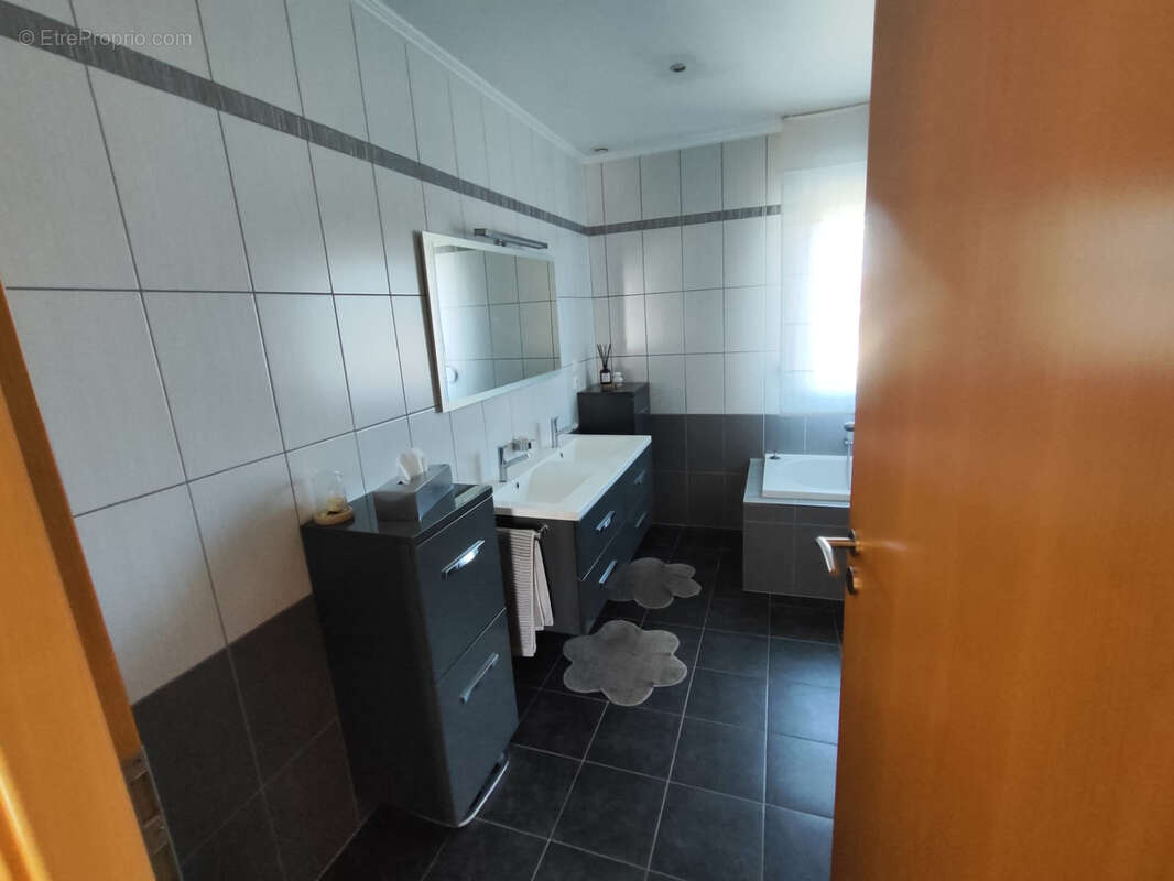 Maison à ROUSSY-LE-VILLAGE