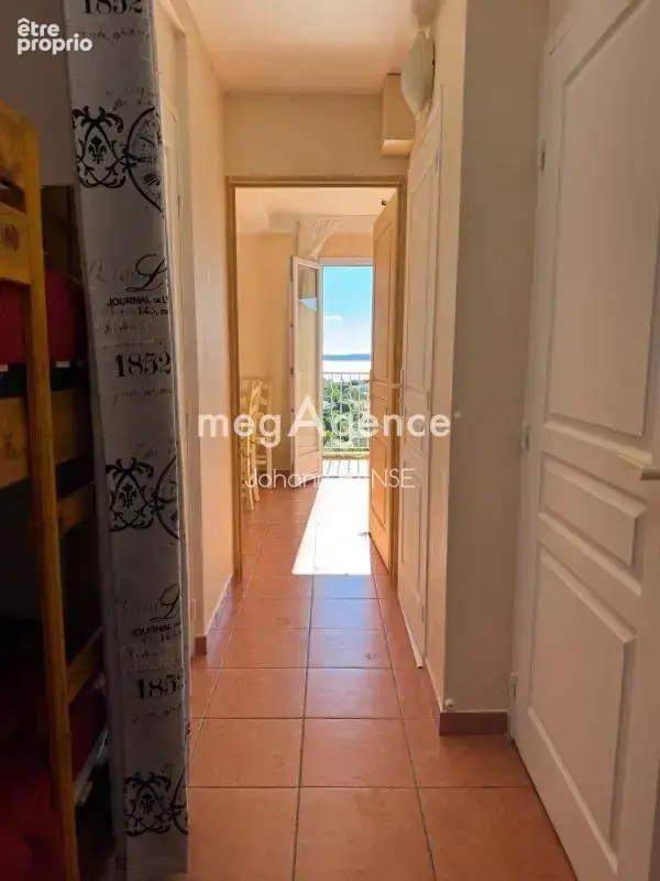 Les Issambres – Vue mer – T2 rénové avec balcon – Piscine et tennis - photo 2