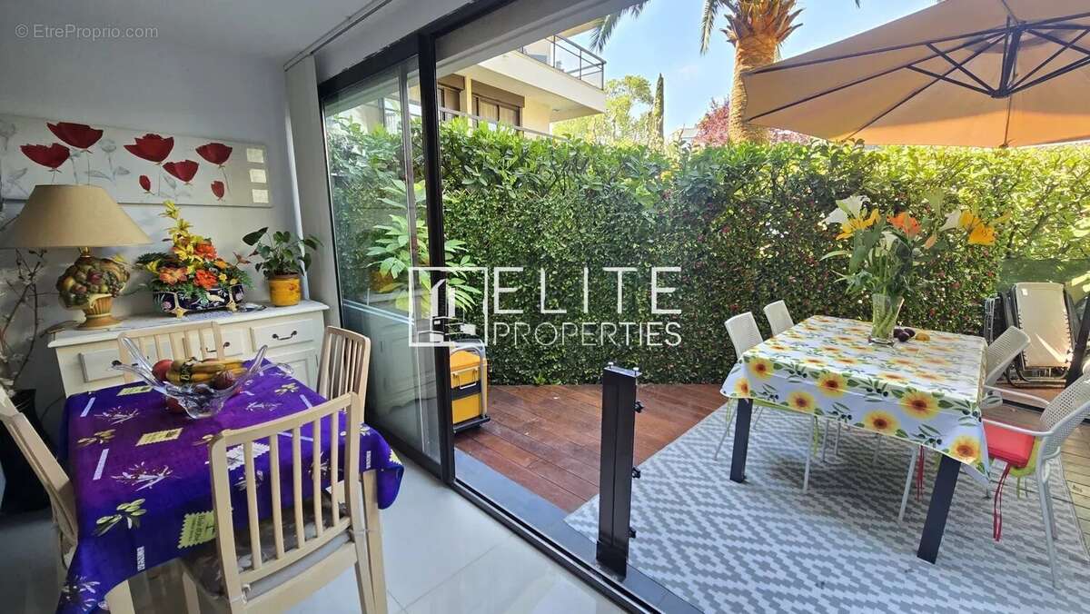 Appartement 2 pièces de 33m² + piscine, parking et cave – mandelieu - photo 2