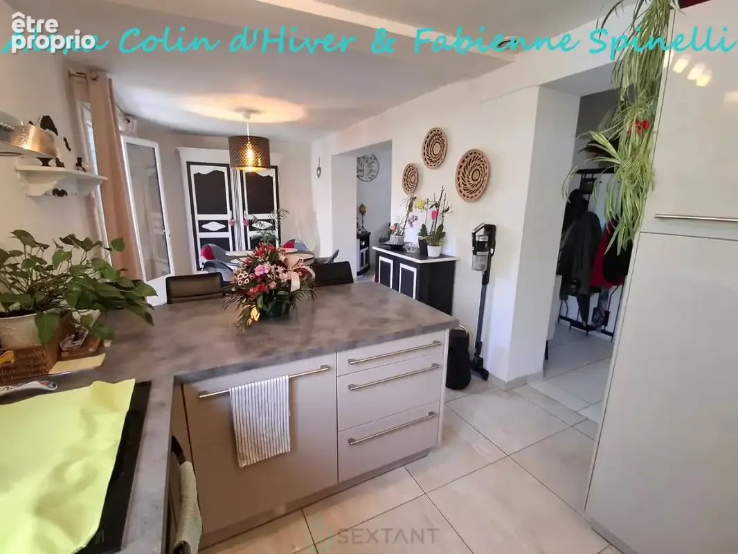 Maison rénovée offrant vie de plain pieds et bel extérieur à BELLEU - photo 4