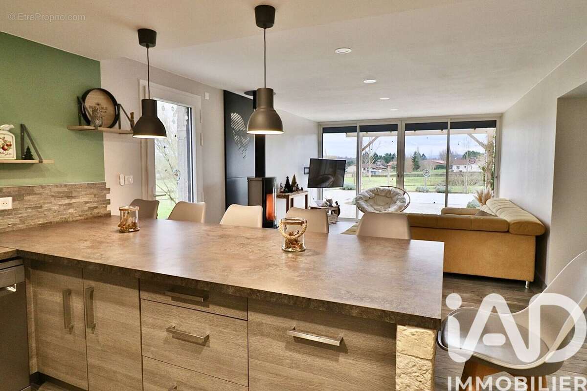 Photo 5 - Maison à CHENAY-LE-CHATEL