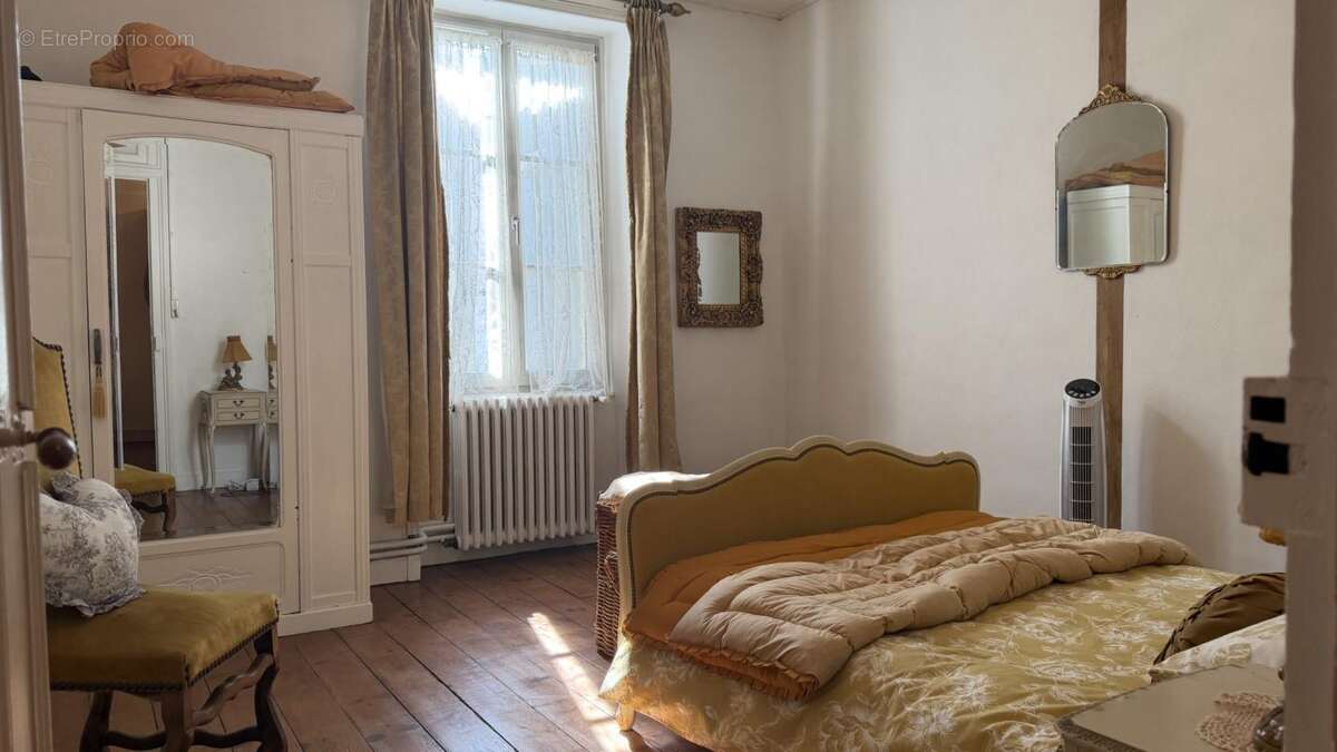 Magnifique propriété de caractère au coeur du village histori - photo 10